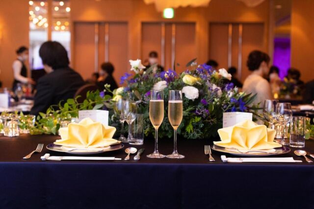 夜空に輝く星」

新郎新婦の結婚式のテーマ。
お花もテーブルコーディネートも、
テーマにちなんで、選ばれました。

テーマを決めてコーディネートすると、打ち合わせも楽しくなりますね♪

#スカイウエディング羽田
#skyweddinghaneda
#hanedasky
#飛行機ウエディング
#hanedaairport #羽田空港
#結婚式 #wedding #weddingdresses
#飛行機好きな人と繋がりたい
#2023夏婚 #2023年秋婚
#2023年冬婚
#花 #flower #お花が好きな人と繋がりたい
#midori羽田 #midori_haneda